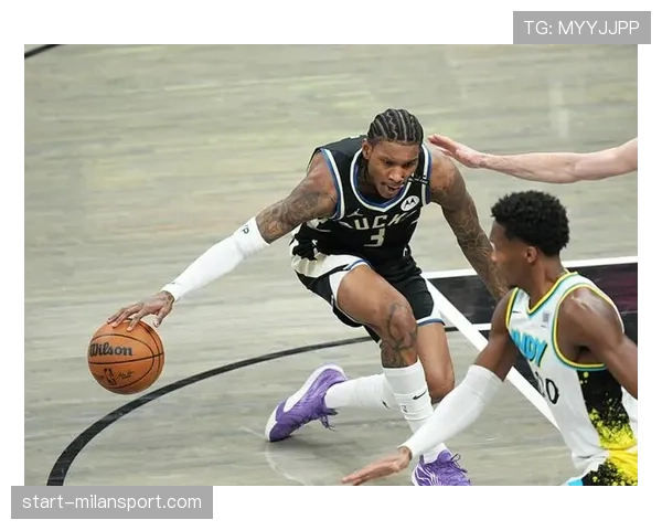 此役罗林斯独揽32分8助攻，雄鹿客场告捷勇士，巩固东部排名